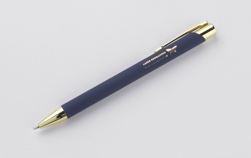 Długopis soft touch z grawerowanym złotym logo